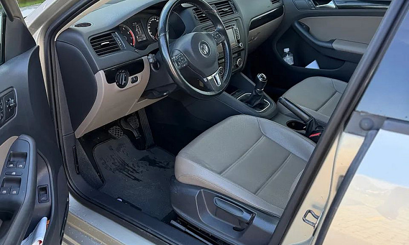Volkswagen Jetta Com...