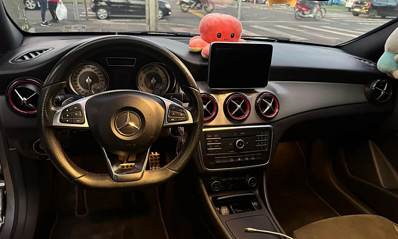 Mercedes-Benz Cla-25...