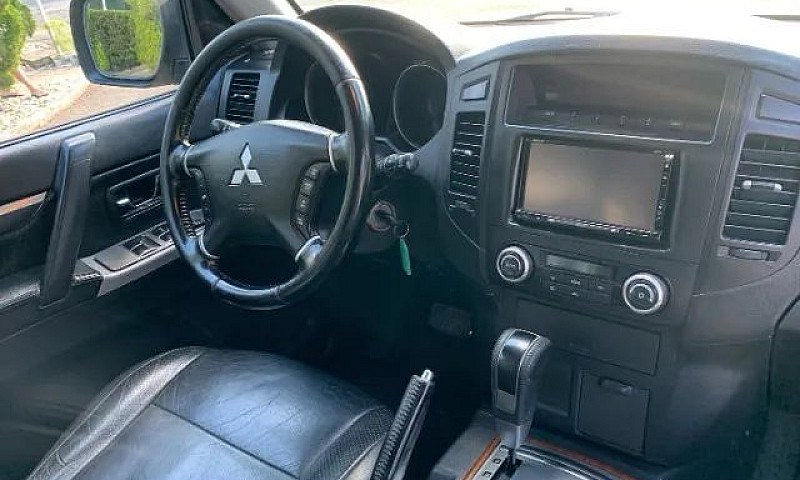 Mitsubishi Pajero Fu...