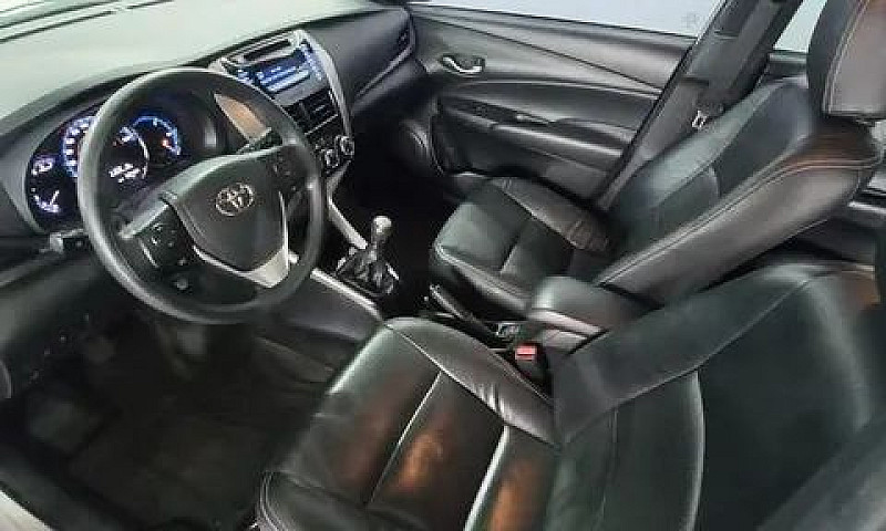 Toyota Yaris 1.3 16V...