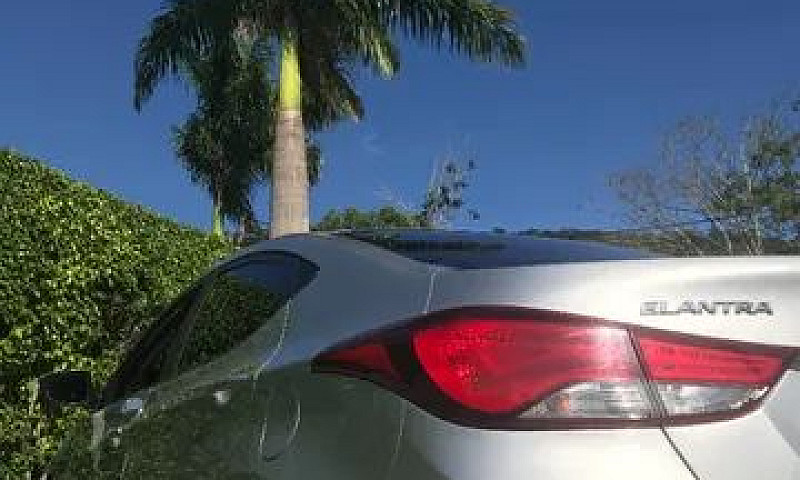 Hyundai Elantra 2016...
