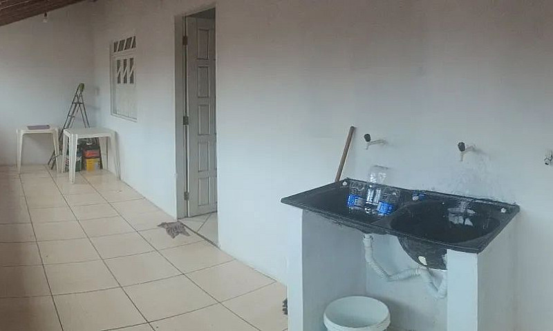 Alugo Bela Casa Em I...