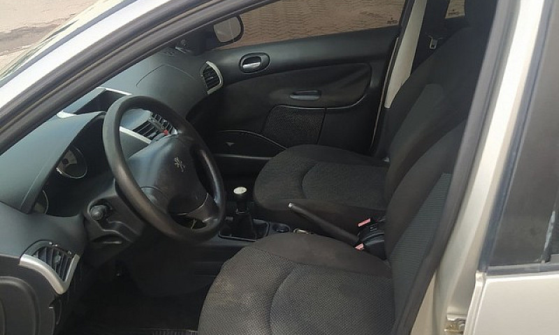 Peugeot 207 1.4...