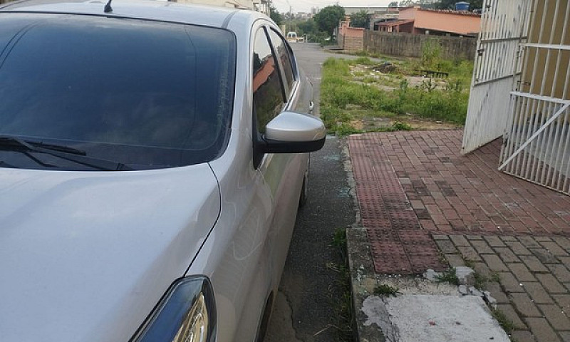 Vendo Nissan Versa 2...