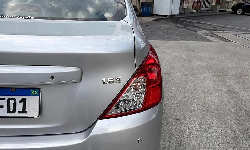 Versa 1.6 Câmbio Man...