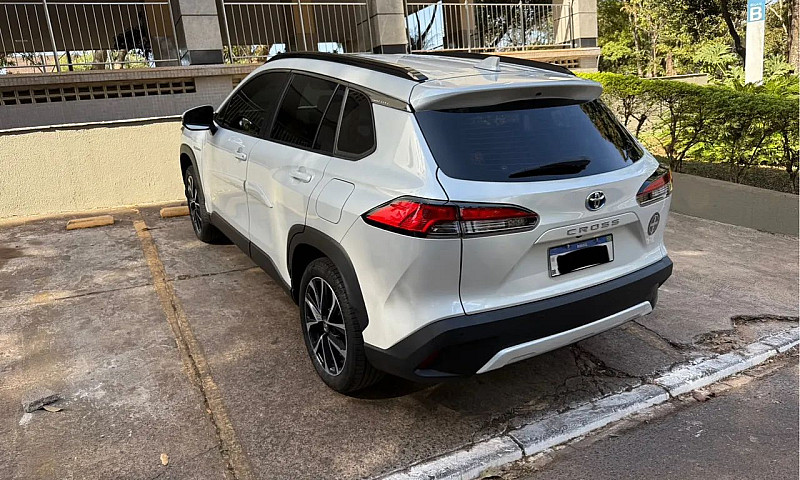 Toyota Corolla Cross...