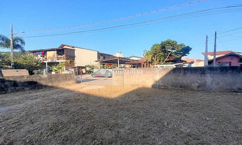 Casa Com 2 Dormitóri...