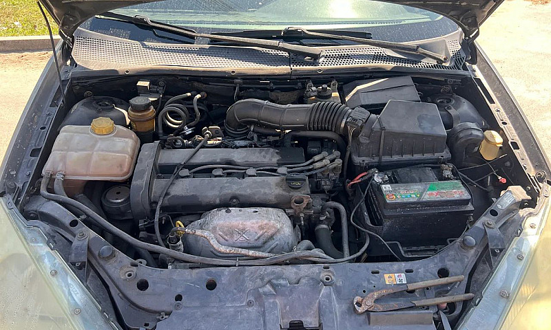 Ford Focus Sedan 2.0...
