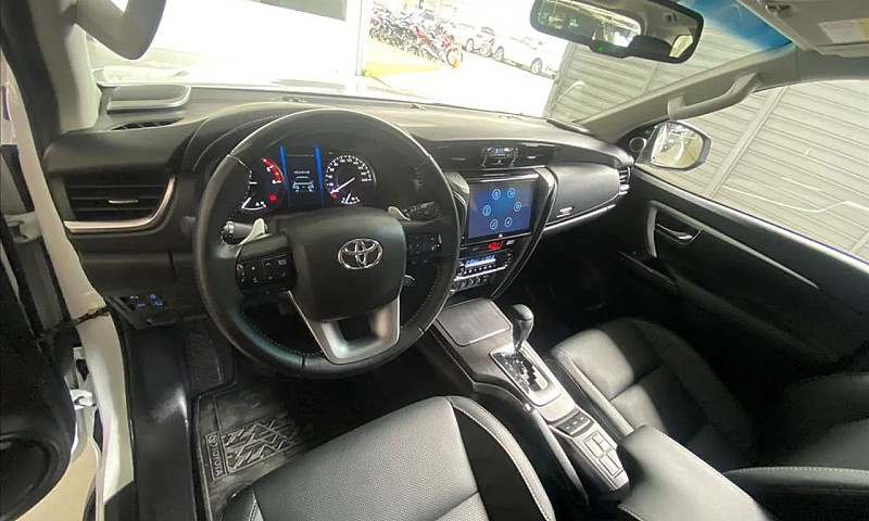 Toyota Hilux Sw4 4X4...