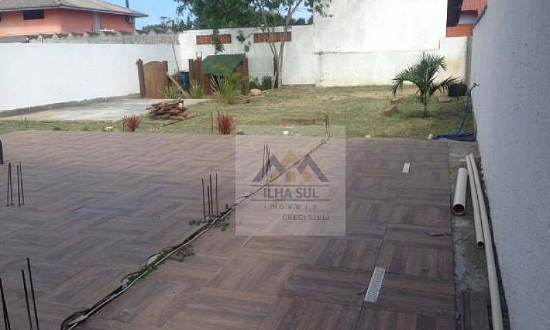Casa Com 2 Dormitóri...
