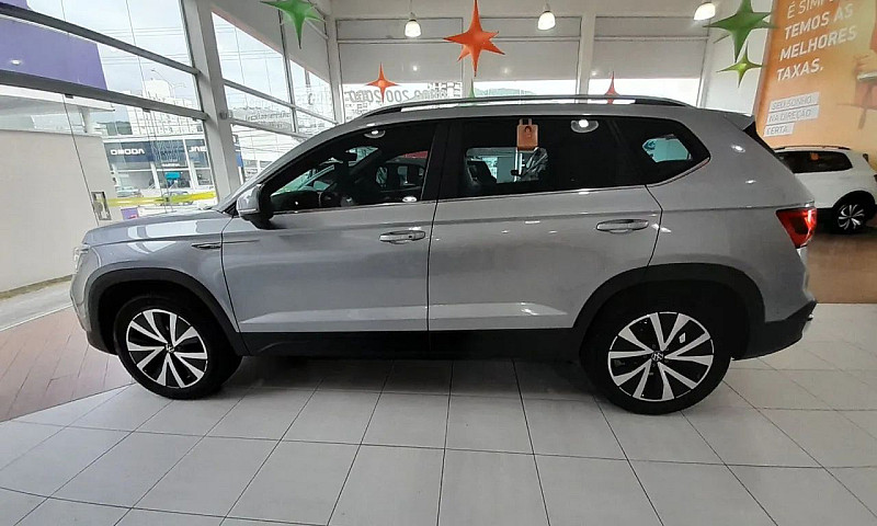 Volkswagen Taos 2023...
