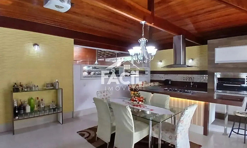 Casa De Condomínio E...