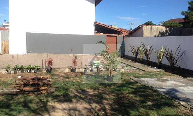Casa Com 2 Dormitóri...