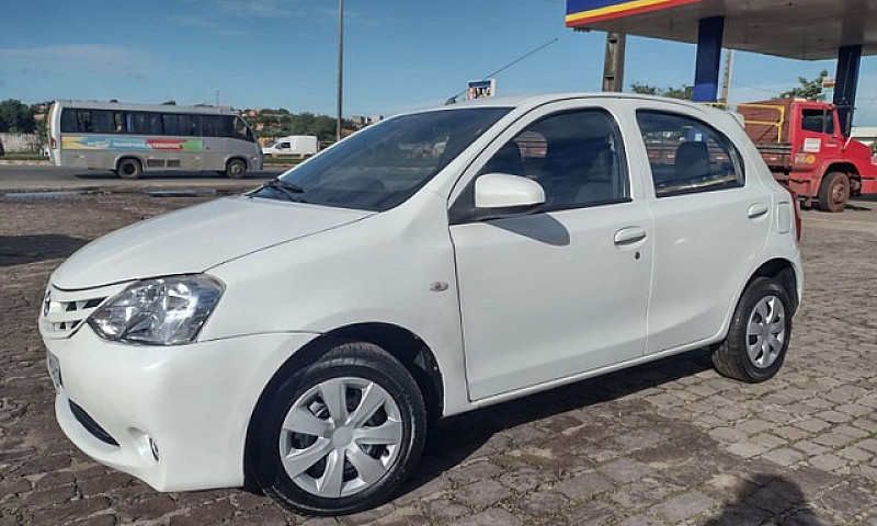 Vendo Etios 1.3 X, A...