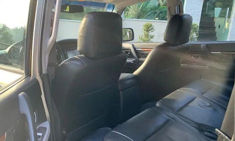 Mitsubishi Pajero Fu...