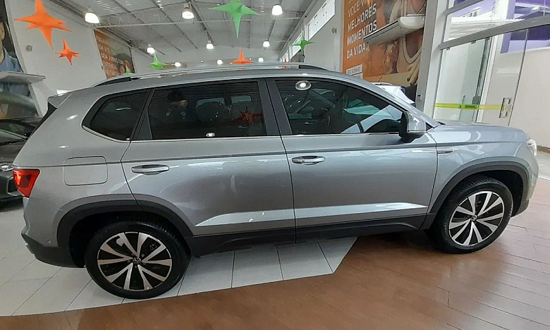 Volkswagen Taos 2023...