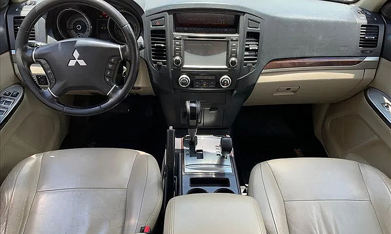Mitsubishi Pajero Fu...