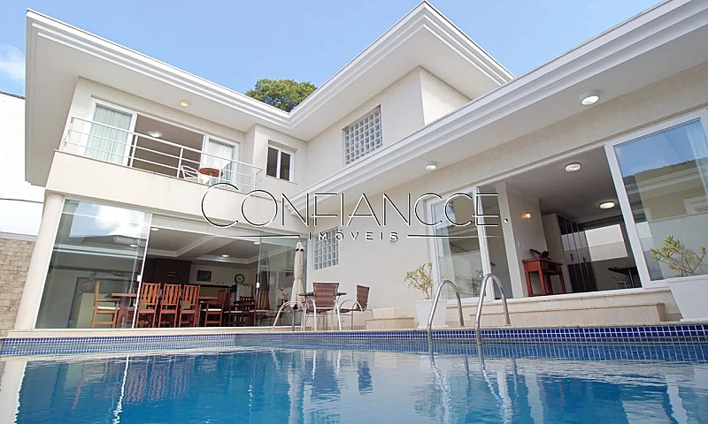 Casa Com Piscina Mob...