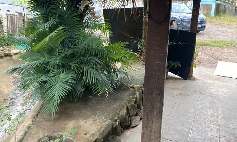Locação De Casa Em J...