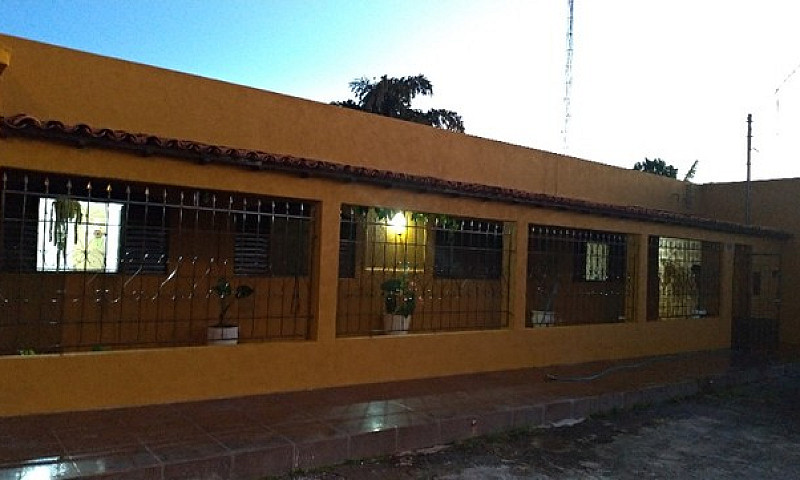 Excelente Casa Próxi...