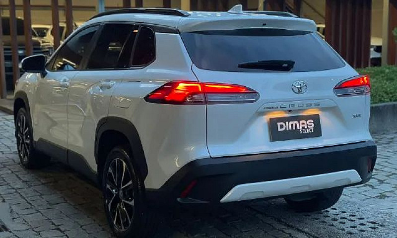Toyota Corolla Cross...