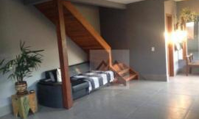 Casa Com 2 Dormitóri...
