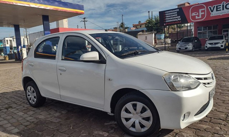 Vendo Etios 1.3 X, A...