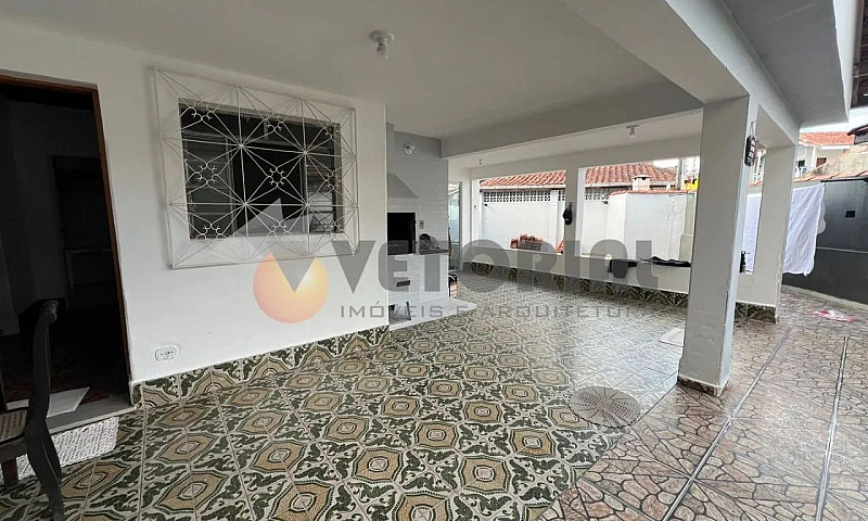 Casa Com 3 Dormitóri...