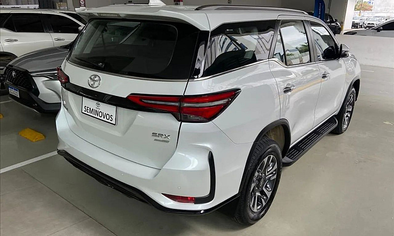 Toyota Hilux Sw4 4X4...
