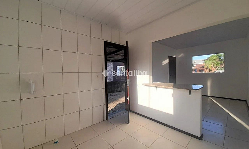 Casa Com 2 Dormitóri...