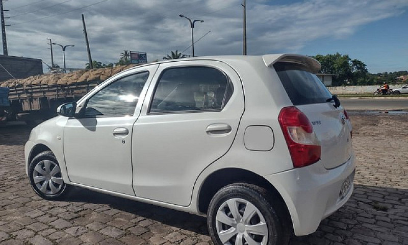 Vendo Etios 1.3 X, A...