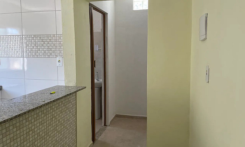 Alugo Em Ótima Local...