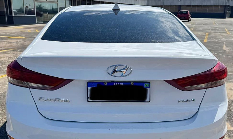 Hyundai Elantra Spec...