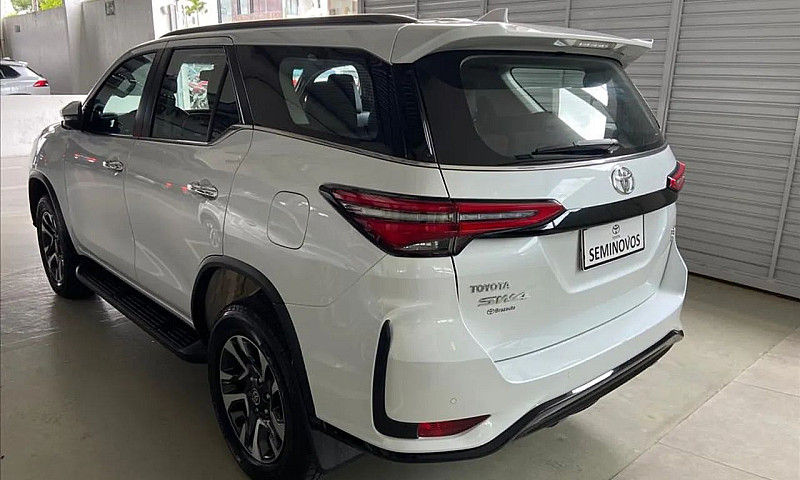 Toyota Hilux Sw4 4X4...
