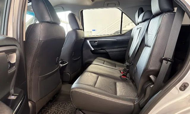 Toyota Hilux Sw4 Srx...