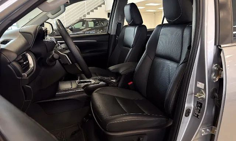 Toyota Hilux Sw4 Srx...