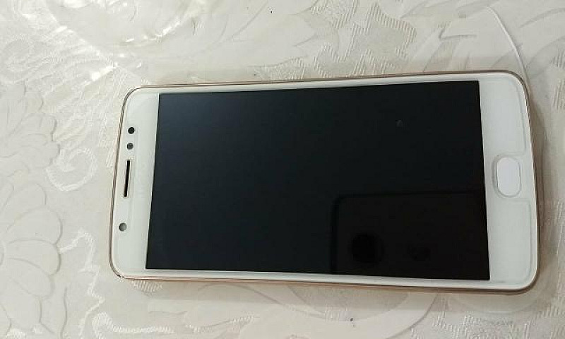 Moto E4...