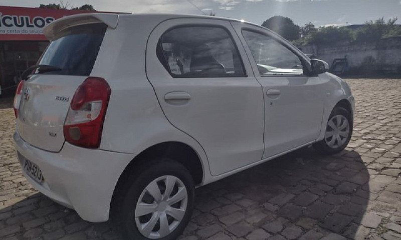 Vendo Etios 1.3 X, A...