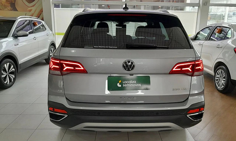 Volkswagen Taos 2023...