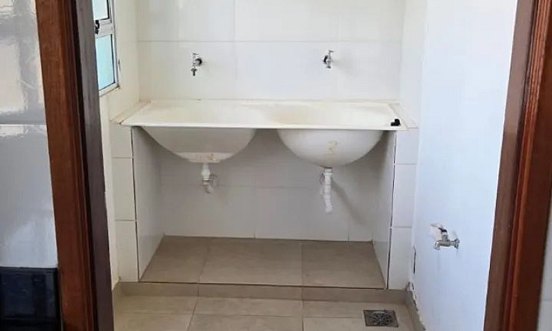 Galpão Com Apartamen...