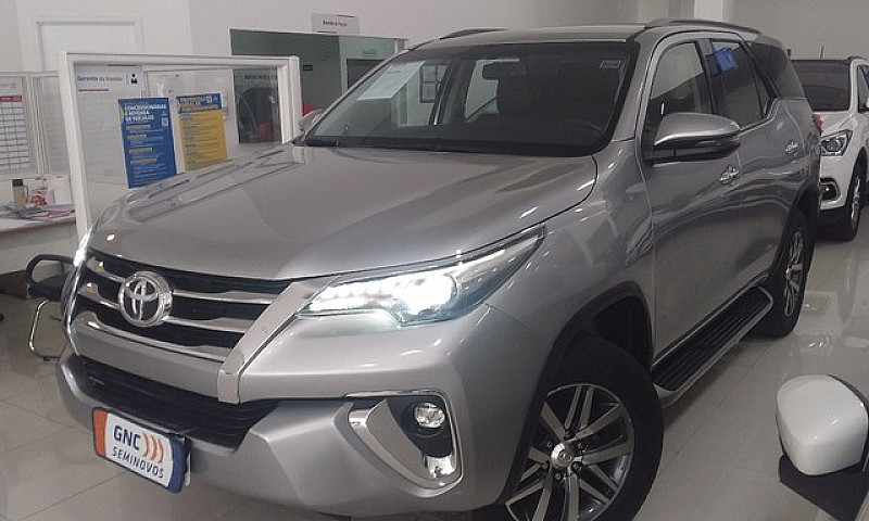 Toyota Hilux Sw4 2.8...