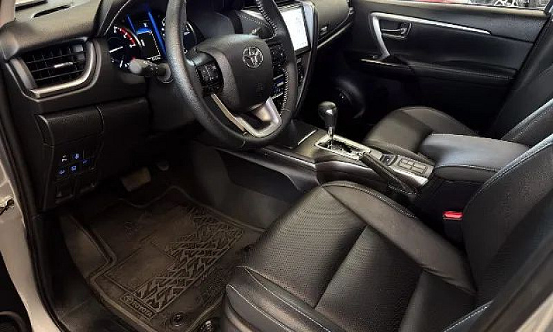 Toyota Hilux Sw4 Srx...