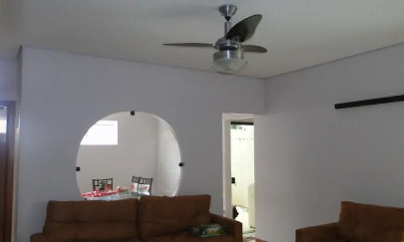 Vende-Se Casa Em Dou...