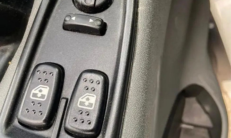 Iveco 35S14 Baú Seco...