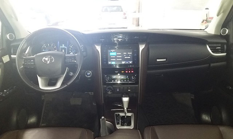 Toyota Hilux Sw4 2.8...
