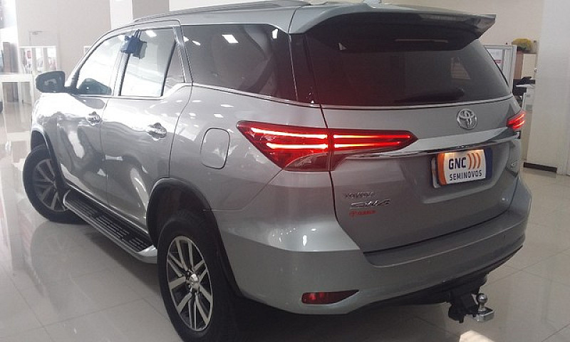 Toyota Hilux Sw4 2.8...