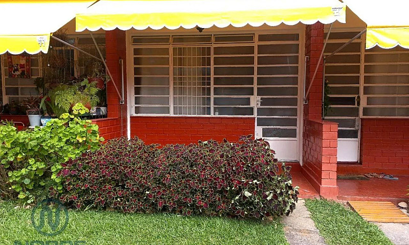 Casa Com 2 Dormitóri...