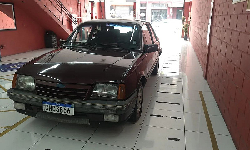 Chevrolet Monza Clas...