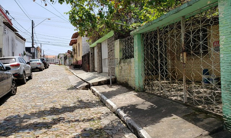 Alugo Casa No Centro...