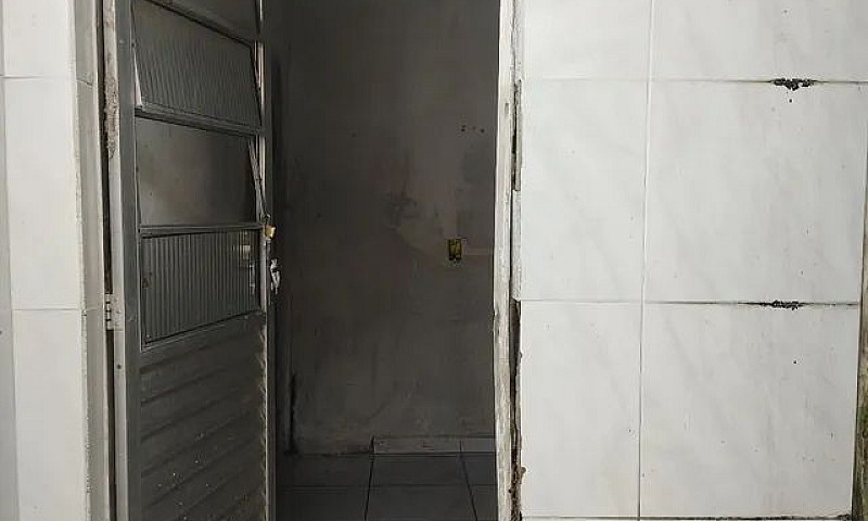 Vende-Se Quartinho M...